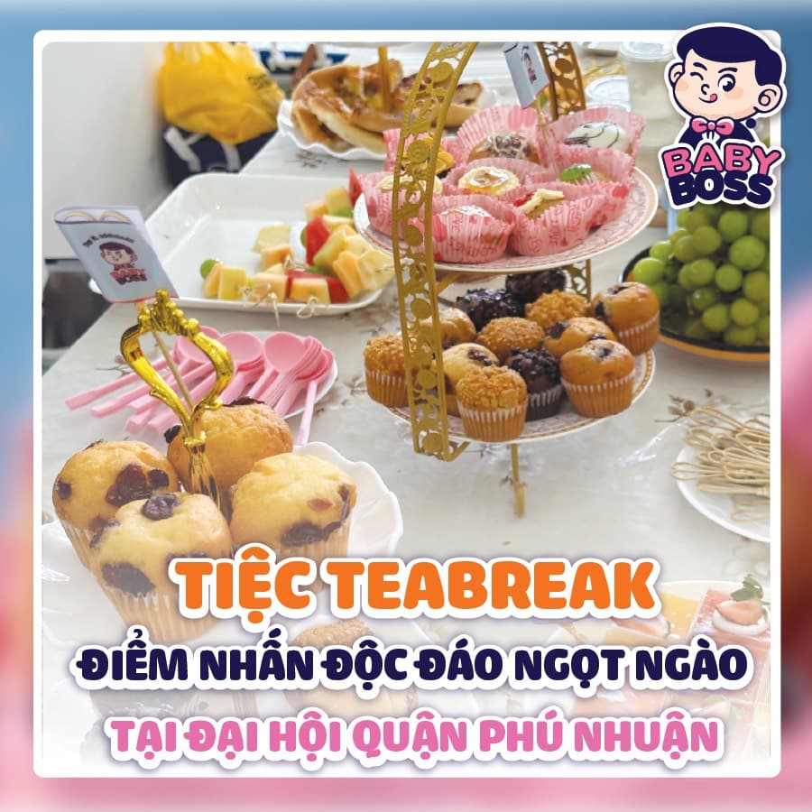 Tea break at the Congress of the Vietnam Fatherland Front Committee of Phu Nhuan District